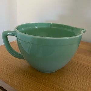 Jadeite 2000 series mixing bowl